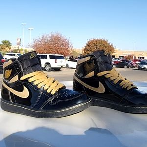 The Air Jordan 1 Retro High OG 'Black Metallic Gold'